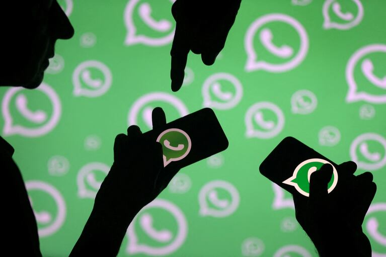 WhatsApp está desarrollando una función para limitar el envío de mensajes en cuentas que infrinjan sus términos, como aquellas que envían spam o mensajes masivos de forma automatizada.