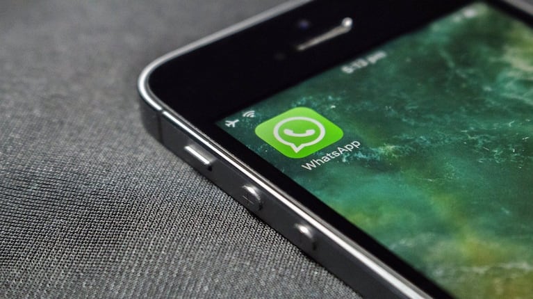 WhatsApp planea introducir el asistente Meta AI en la barra de búsqueda de la ‘app’ para Android