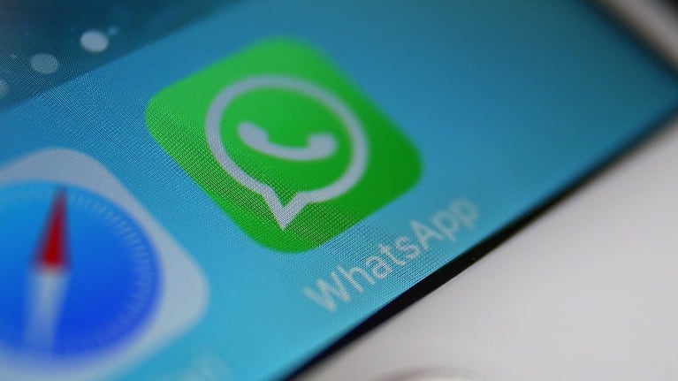 Whatsapp reemplazará los chats archivados por “leer más tarde” en su modo vacaciones. Foto: DPA.