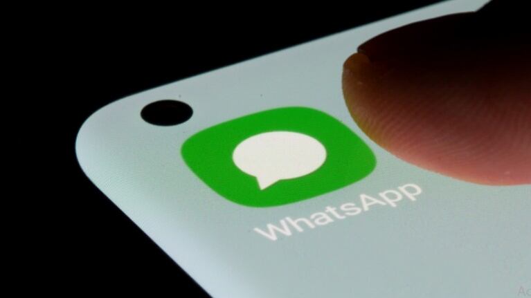 WhatsApp trabaja en las reacciones a los mensajes mediante emojis. Foto: Reuter