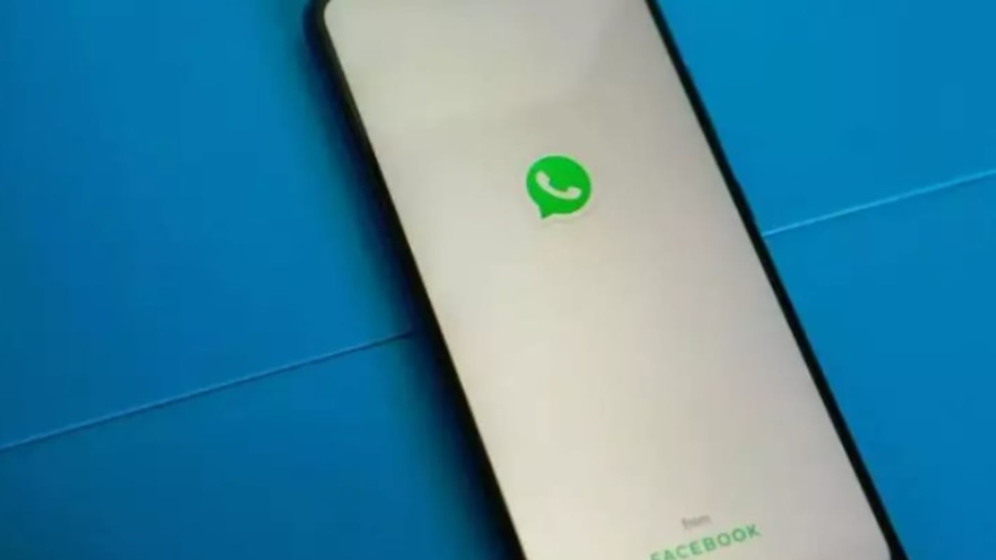 WhatsApp trabaja en un modo que sincroniza las conversaciones en diferentes dispositivos