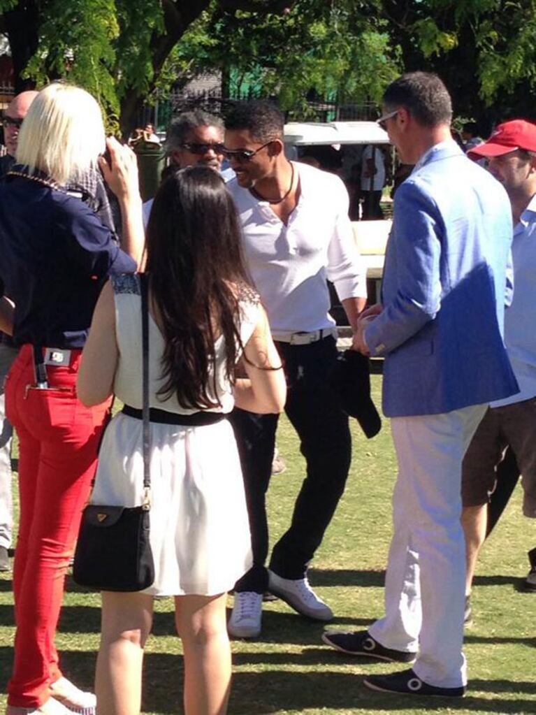 Will Smith e Ingrid Grudke, sonrientes durante la visita del actor al país (Foto: Twitter). 