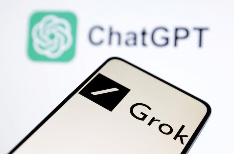 X, anteriormente conocida como Twitter, ha comenzado a ampliar el acceso a su chatbot Grok, impulsado por Inteligencia Artificial (IA) generativa.




