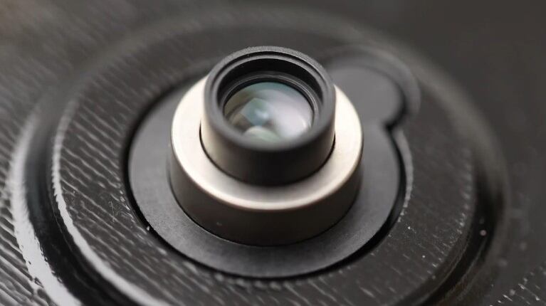 Xiaomi crea una lente telescópica retráctil para celulares que capta un 300% más de luz. Foto: DPA.