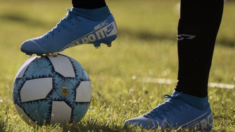 Ya se piensa en la vuelta del fútbol argentino: creen que los equipos podrán entrenar a partir de agosto