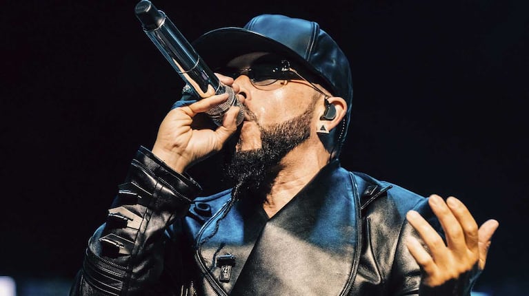 Yandel cumple 49 años y sus fans de Argentina le prepararon una sorpresa antes de su show