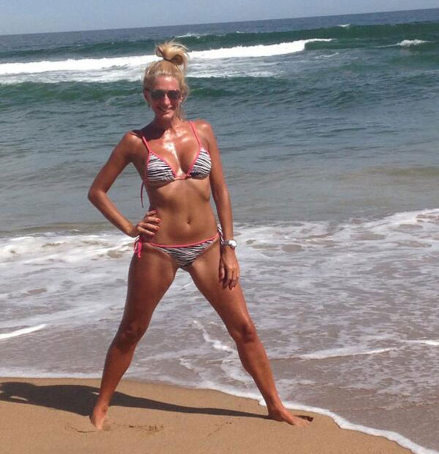 Yanina Latorre luce su lomazo en las playas de Punta. (Foto: Twitter @yanilatorre)