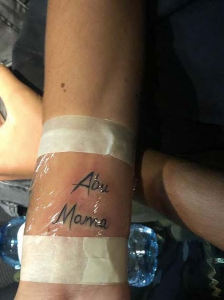 Yanina Latorre mostró con orgullo el primer tatuaje que se hizo su hijo... ¡dedicado a ella y a su abuela!