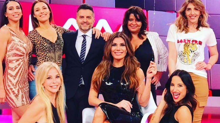 Yanina Latorre y Mariana Brey junto al resto del staff de LAM (Foto: Instagram)
