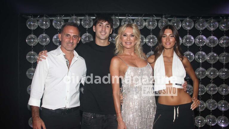 Yanina Latorre y su familia (Foto: Movilpress)