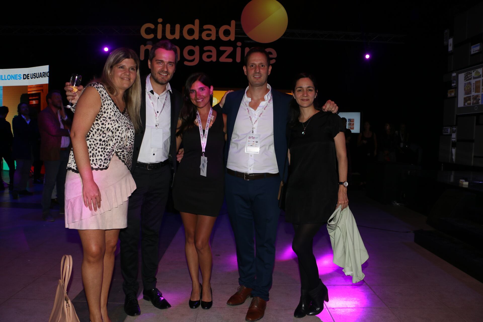 Yanina Sabha, Diego di Carlo, Florencia Leguizamón, Ignacio Prez y Rita Laficoguzzo, de Group M y Artear. (Foto: Movilpress)