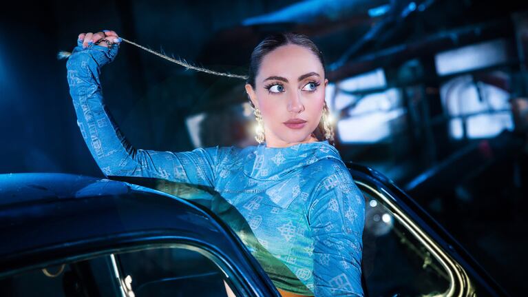 Yas Gagliardi, la protagonista de la serie Melody, lanza su nuevo sencillo y video: Enredo