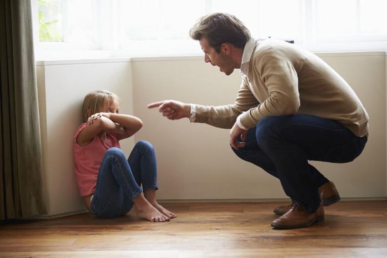YouTube cerró varios canales por maltrato de padres contra sus nenes