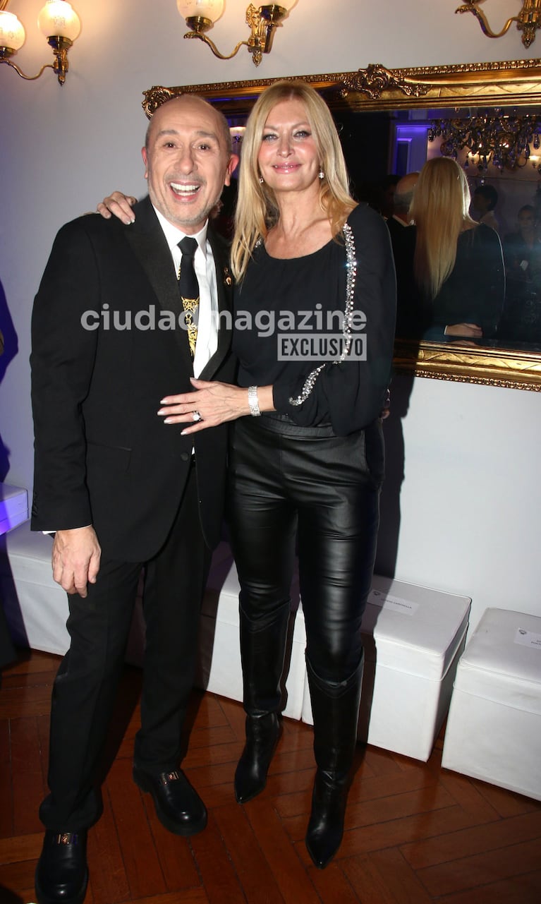 Yuyito González en el festejo de Claudio Cosano por los 30 años de su atelier (Foto: Movilpress). 