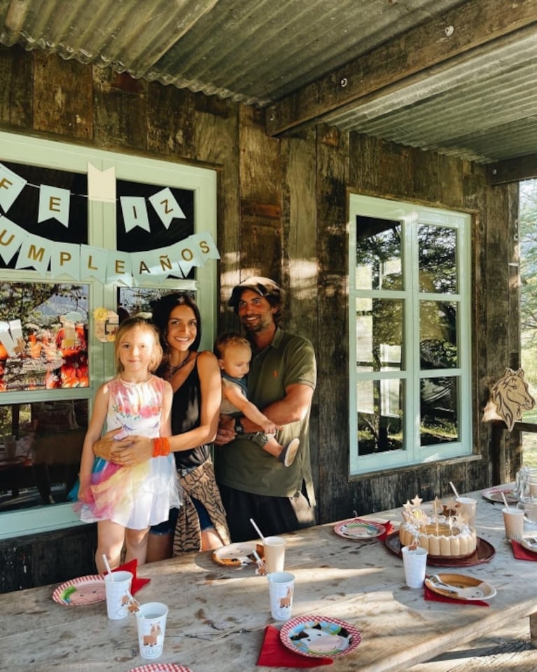 Zaira Nara celebró el primer año de su hijo Viggo, en San Martín de los Andes: "¡Te amamos con locura!"