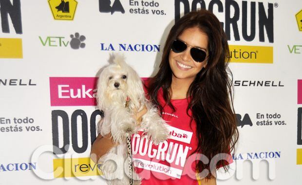 Zaira Nara con su perro (Foto: Jennifer Rubio).