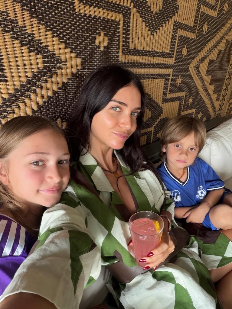 Zaira Nara con sus hijos Malaika y Viggo en su nueva casa en José Ignacio. Foto: Instagram @zaira.nara