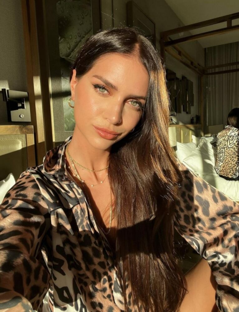 Zaira Nara deslumbró con un look animal print: camisay calzas estilo bikers