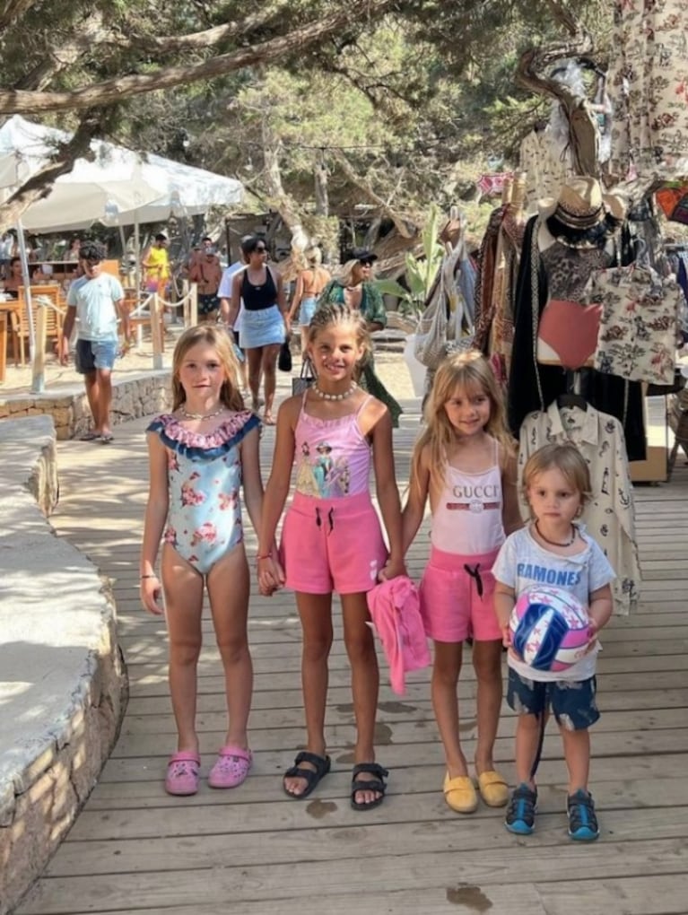 Zaira Nara disfruta Ibiza junto a sus hijos y los de Wanda Nara