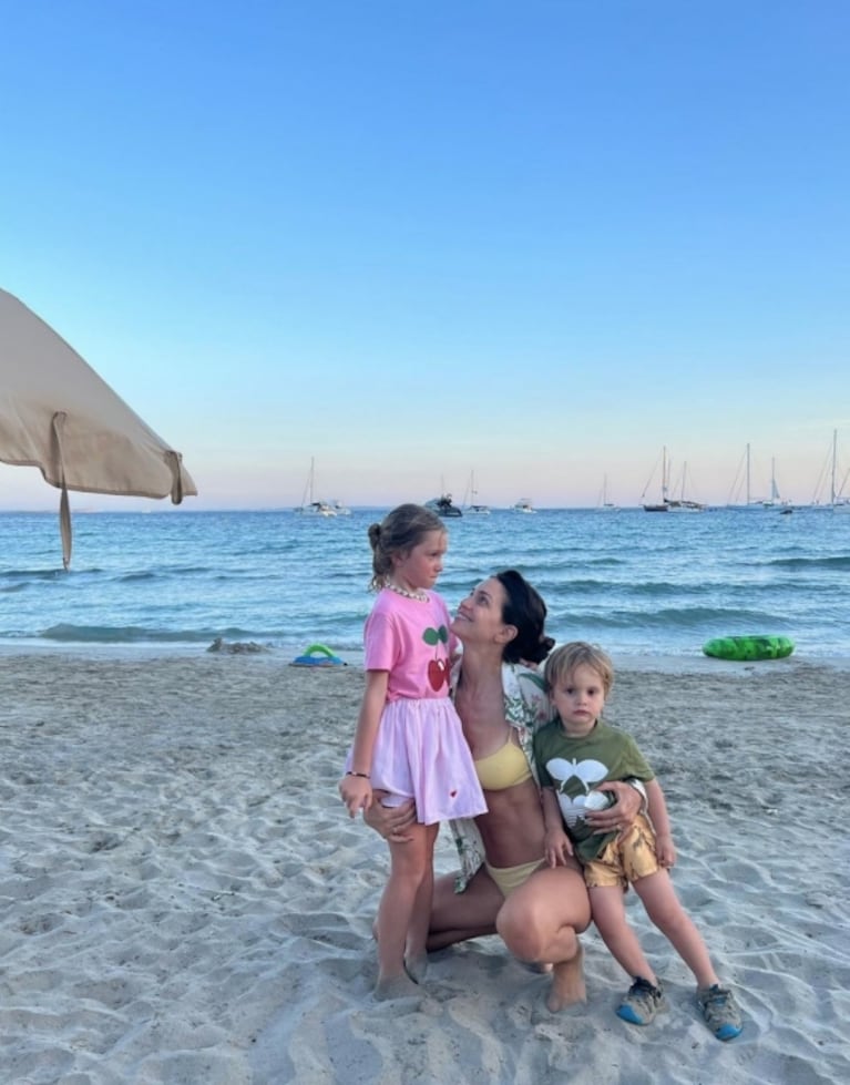 Zaira Nara disfruta Ibiza junto a sus hijos y los de Wanda Nara