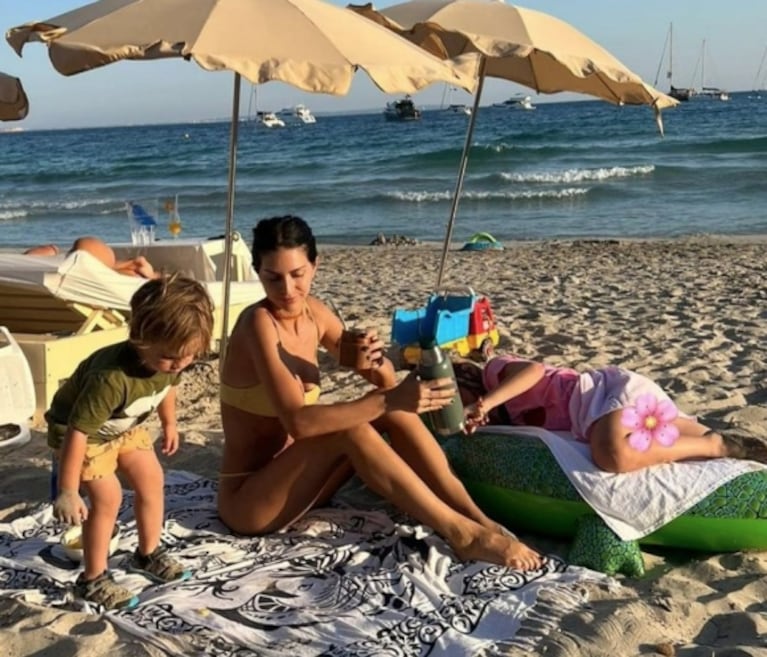 Zaira Nara disfruta Ibiza junto a sus hijos y los de Wanda Nara