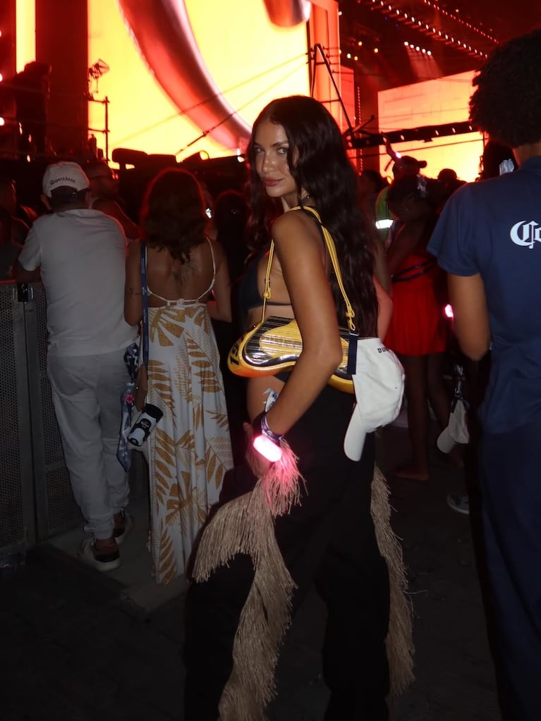 Zaira Nara en el show de Shakira en Copacabana. Foto: instagram zaira.nara