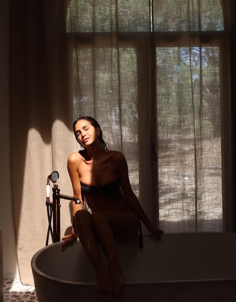 Zaira Nara en la bañera de su casa en José Ignacio. Foto: Instagram @zaira.nara