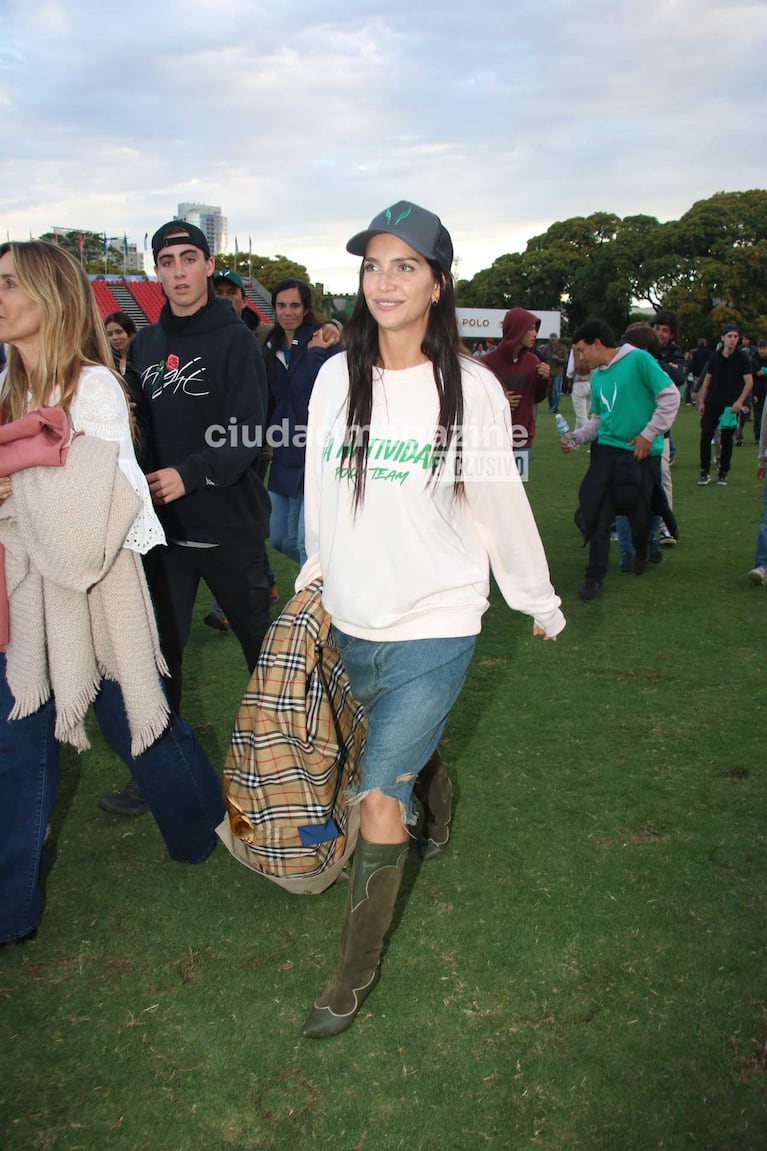 Zaira Nara fue a ver la víctoria de Facundo Pieres junto a La Natividad (Fotos: Movilpress)