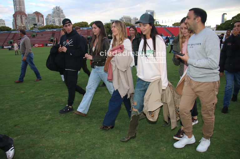 Zaira Nara fue a ver la víctoria de Facundo Pieres junto a La Natividad (Fotos: Movilpress)