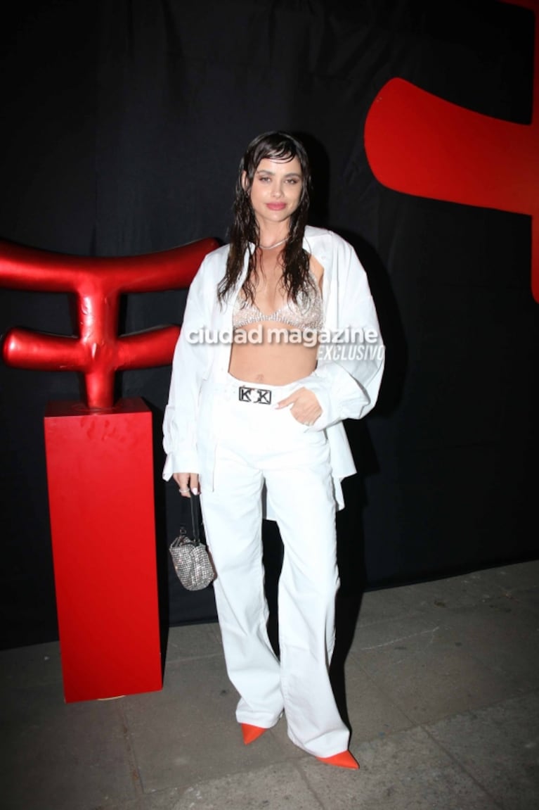 Zaira Nara impactó con su sensual look en un evento fashion repleto de famosos: todas las fotos