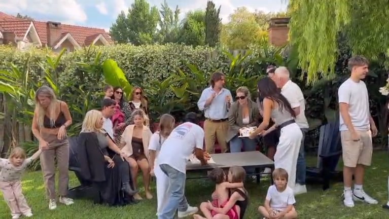 Zaira Nara y Jakob Von Plessen juntos en la primera comunión de su hija (Instagram)