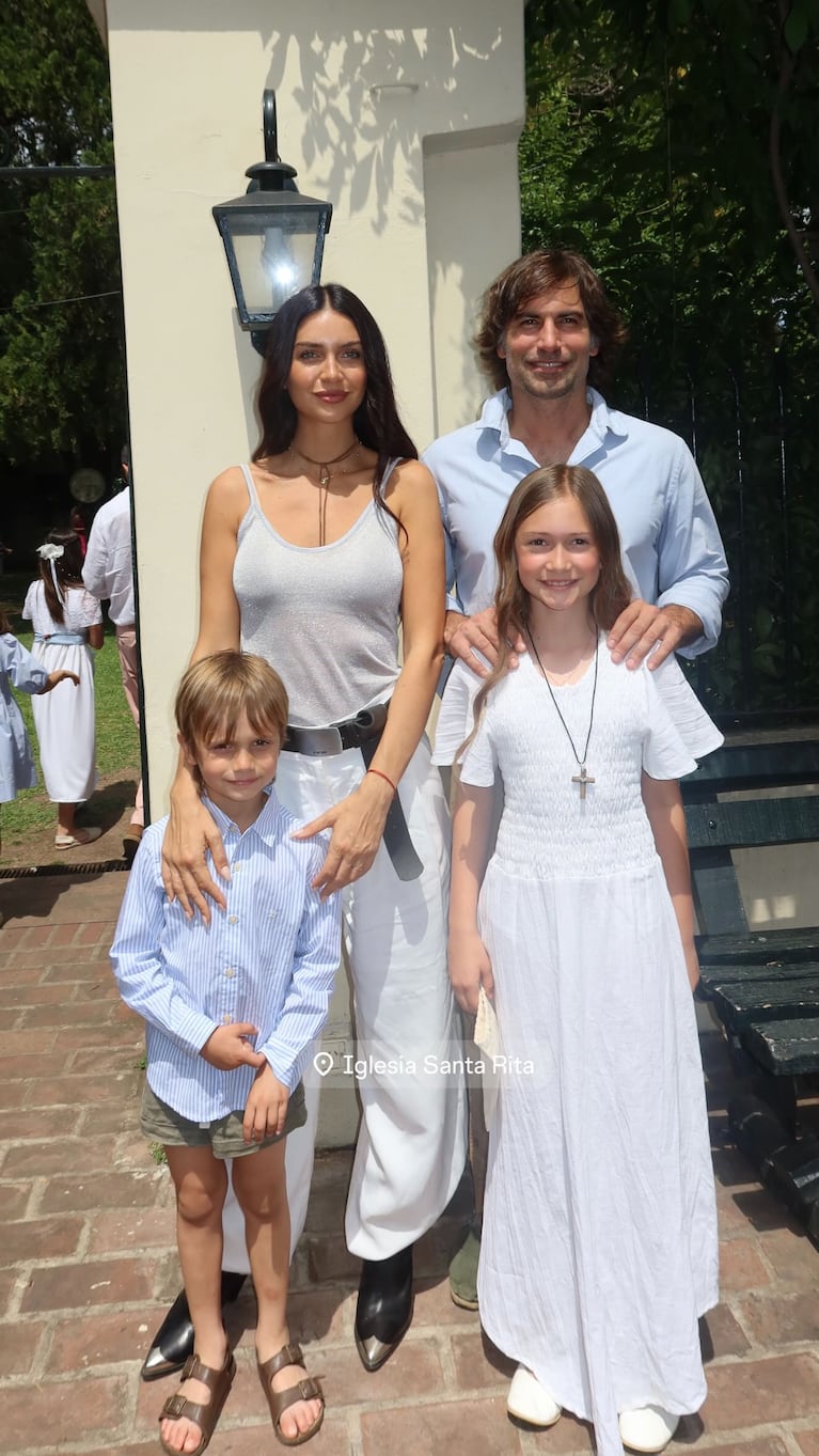 Zaira Nara y Jakob Von Plessen juntos en la primera comunión de su hija (Instagram)