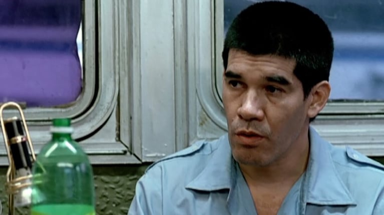 Zapa, un humilde cerrajero que termina en la Policía bonaerense,, es el personaje central.