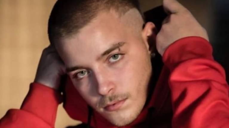 Zeballos, una de las voces fuertes del rap uruguayo, está de estreno con Warp 5