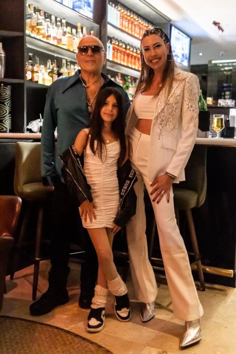 Zeta Bosio celebró su cumpleaños en Miami con su esposa Stef Iracet y su hija Anastasia en Miami (Foto: Prensa).