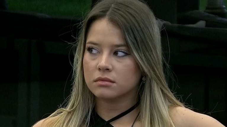 Zoe de Gran Hermano se puso picante y chicaneó a Santiago del Moro tras la escandalosa pelea de Furia y Mauro