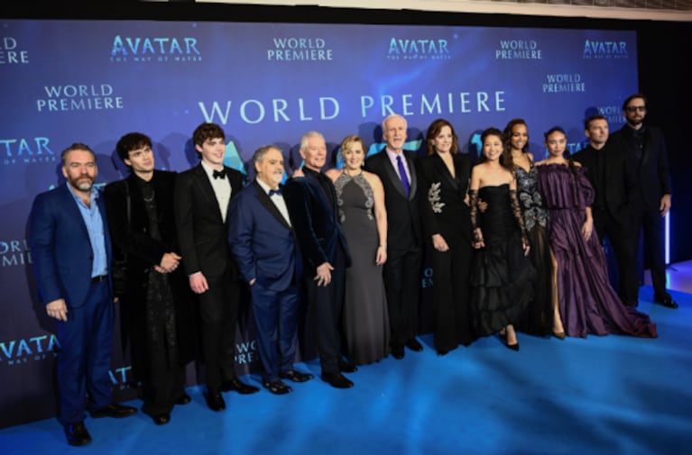 Zoe Saldaña, Sigourney Weaver, Kate Winslet y más estrellas en la premiere global de Avatar: El camino del agua