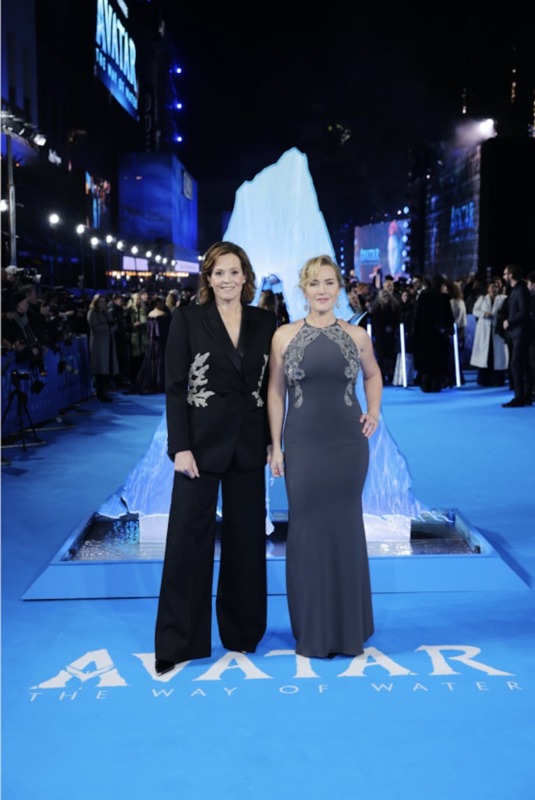 Zoe Saldaña, Sigourney Weaver, Kate Winslet y más estrellas en la premiere global de Avatar: El camino del agua