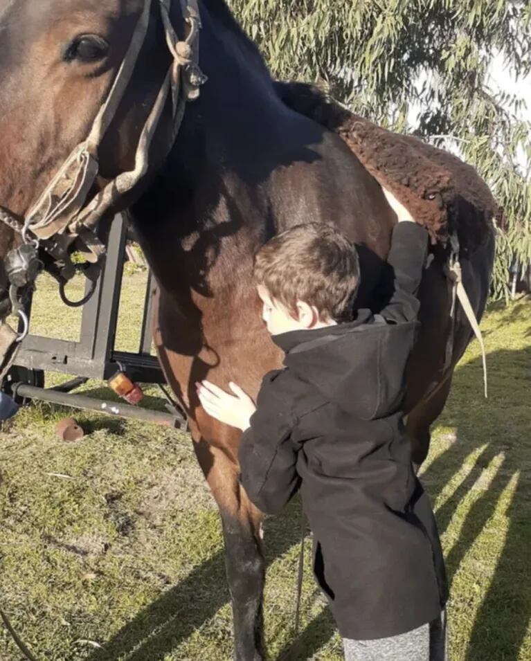 Luis Ventura hizo un emotivo posteo sobre su hijo: "Viajó 150 kilómetros para conocer a su caballo"