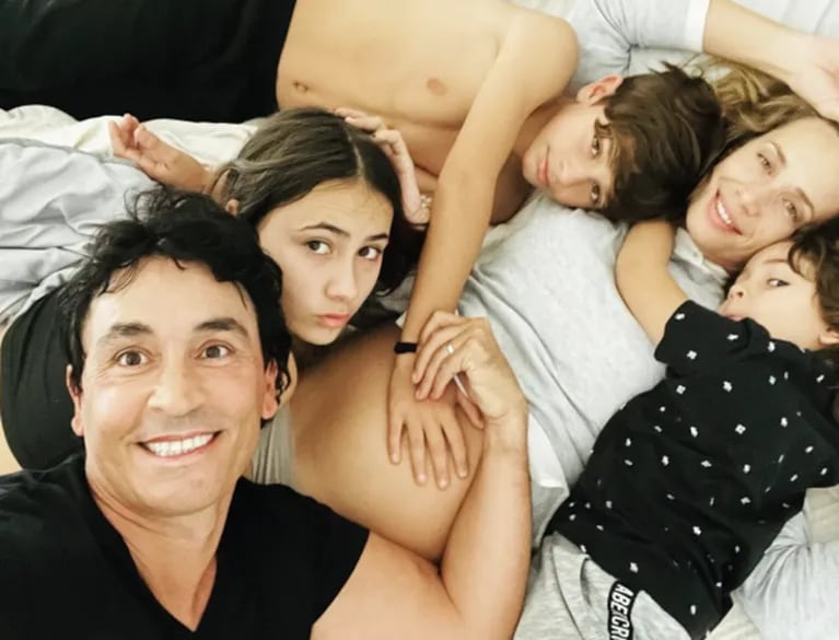 La primera foto familiar de Ivana Saccani y Sebastián Estevanez tras confirmar su cuarto embarazo: "Ser papá es lo más lindo que me pasó en la vida"