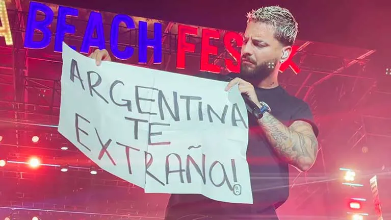 Maluma paró el show en México para saludar a sus fans de Argentina