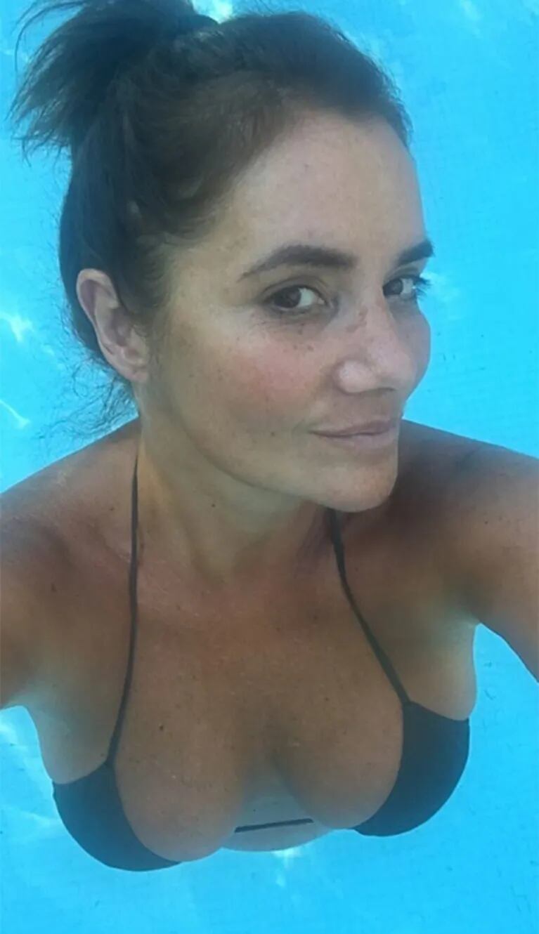 Las selfies al natural de Nancy Pazos en la pileta: "Esperando los 50 sin filtro y sin maquillaje"