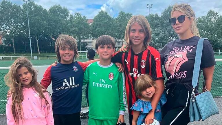 Filosa, Wanda Nara compartió una foto junto a sus cinco hijos tras separarse de Mauro Icardi: Feliz día a mí
