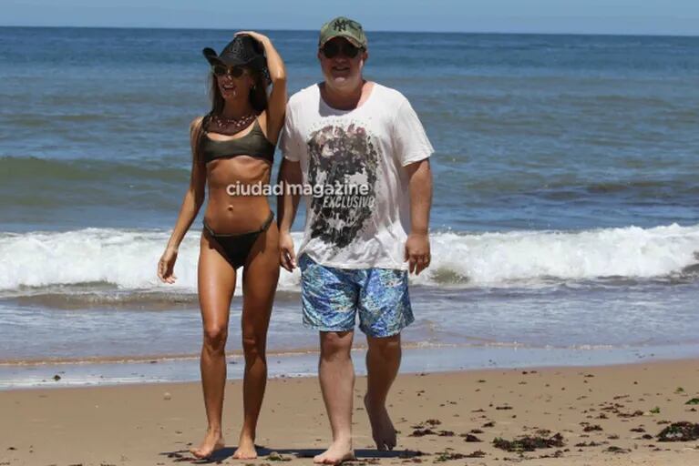 Las fotos de Agustina Casanova en las playas de Punta del Este: mar y amor con su marido, Lautaro Mauro