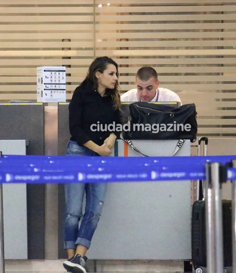Pampita reveló qué pasó en el Aeropuerto la noche que no pudo viajar a Miami: "Agarré un pasaporte viejo"