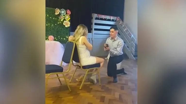 Su marido le sorprendió con un anillo de compromiso durante la fiesta de llegada de su futuro bebé