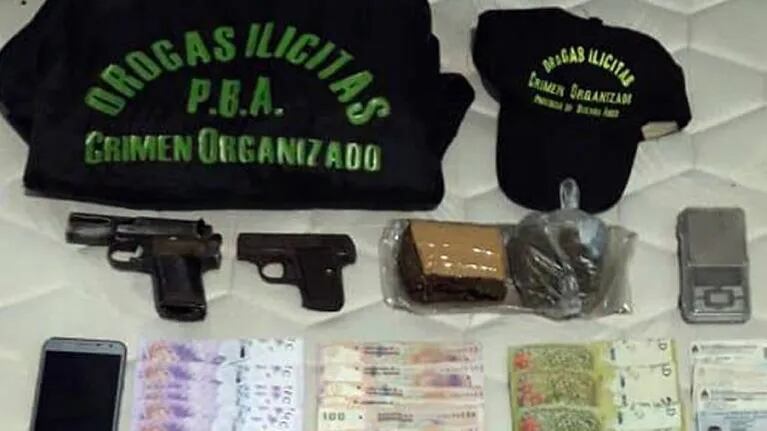 Detienen a una narcobanda integrada por barras de Boca y secuestran 60 kilos de droga y un arsenal
