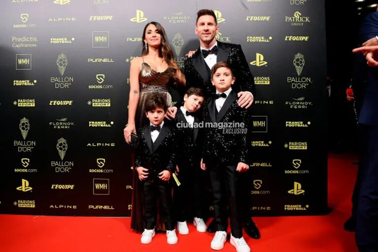 Lionel Messi y Antonela Roccuzzo impactaron con sus looks en la alfombra roja del Balón de Oro 2021