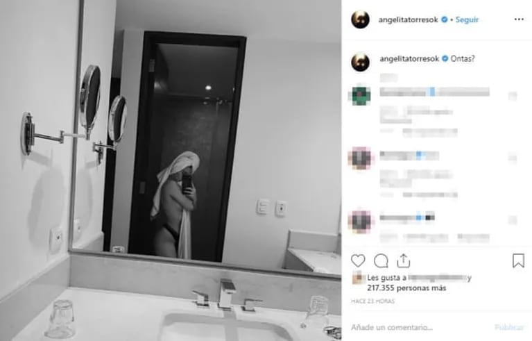 La foto súper sexy de Ángela Torres al salir de la ducha: selfie frente al espejo y topless cuidado
