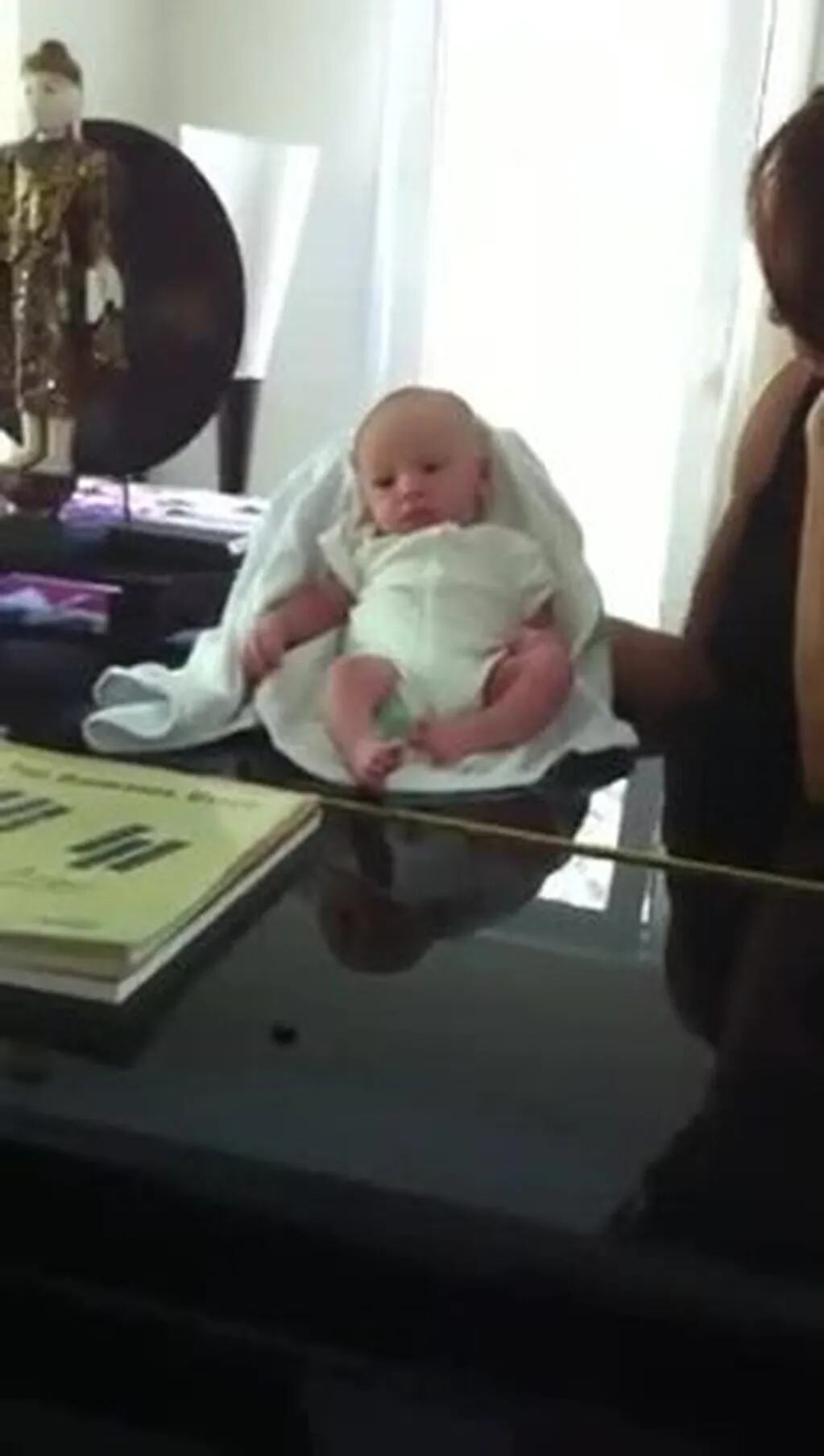 El tierno video de Alejandro Lerner con su bebé tocando el piano